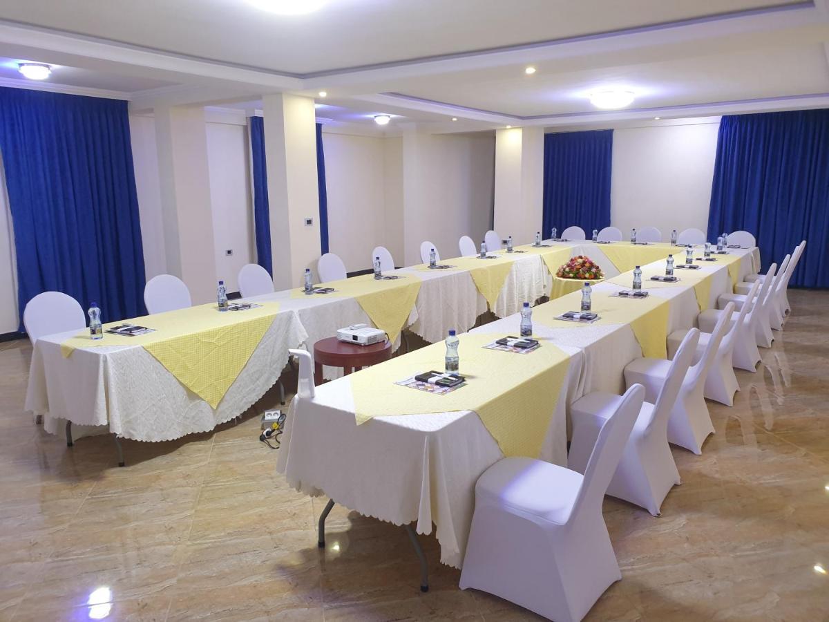 Moonlight Hotel Addis Abeba Esterno foto