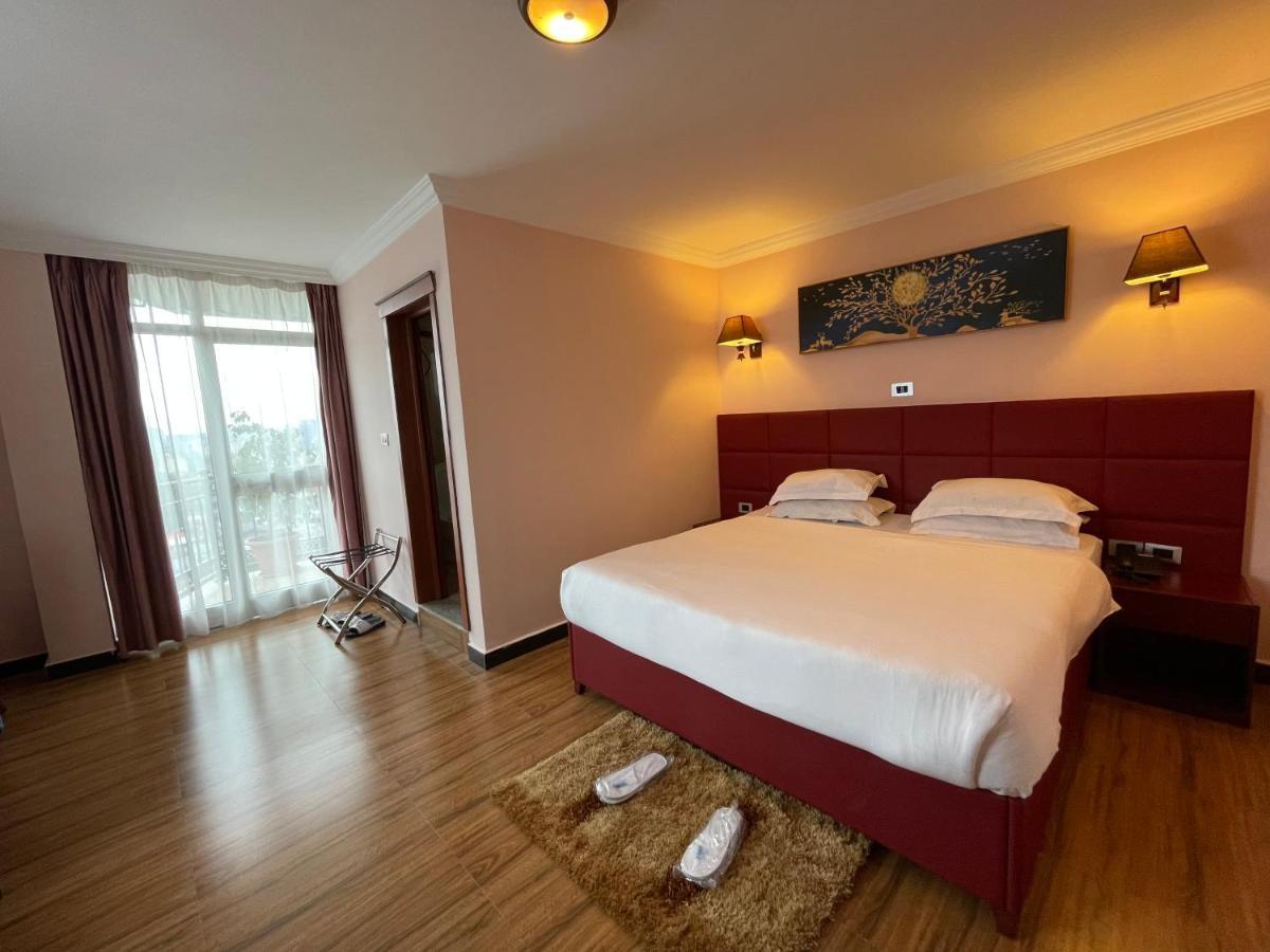 Moonlight Hotel Addis Abeba Esterno foto