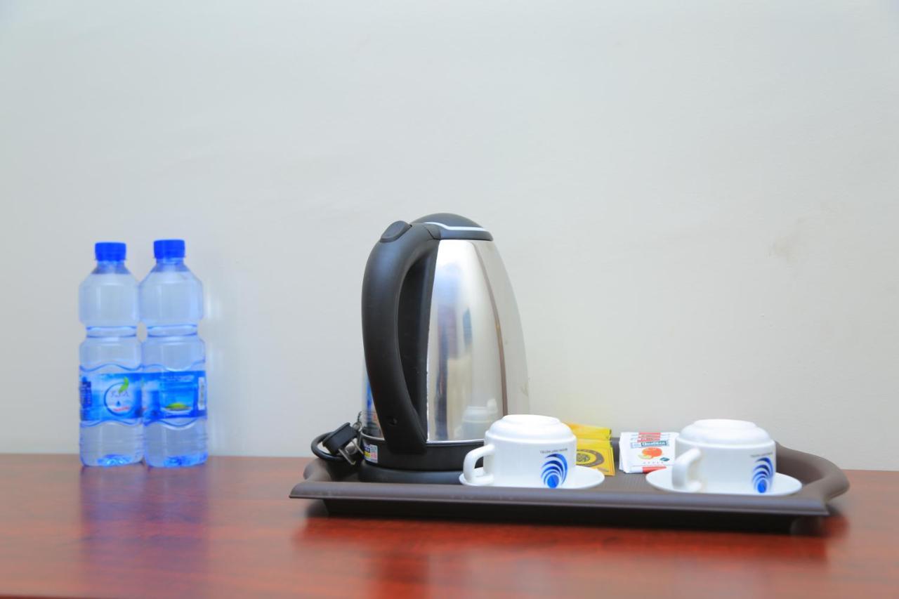 Moonlight Hotel Addis Abeba Esterno foto