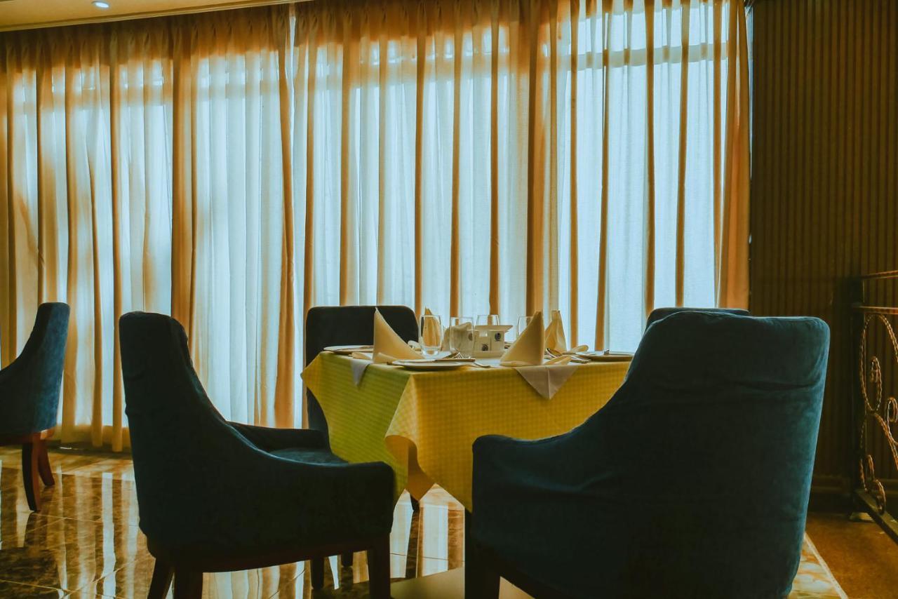 Moonlight Hotel Addis Abeba Esterno foto
