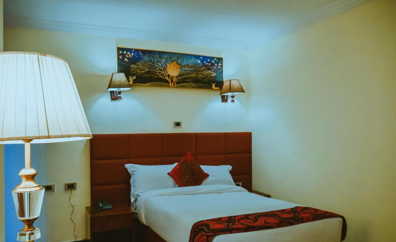 Moonlight Hotel Addis Abeba Esterno foto